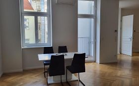 Home Sweet Home Vienna T7